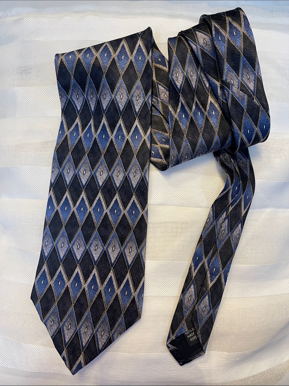 Diamond-Pattern Blue and Black Men’s Tie
